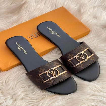 •  Material: Synthetic